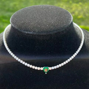 สร้อยคอเทนนิสหัวใจสีเขียวมรกตดีไซน์สุดหรูสีเงินตั้งค่าสีนีออนเรืองแสงของขวัญเครื่องประดับสำหรับวันเกิด - Product Image 1