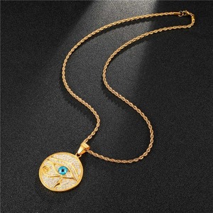 Collar con colgante redondo de ojo de Horus de oro de 14 quilates a la moda con diamante de moissanita para hombres y mujeres, joyería de estilo egipcio al por mayor - Product Image 4