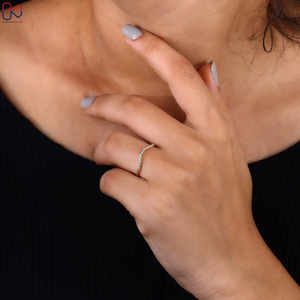 Anillo de Diamantes con Corte Redondo Certificado por IGI en Oro Amarillo de 14K, VVS F, Anillo de Bodas Curvo Hecho a Medida - Product Image 6