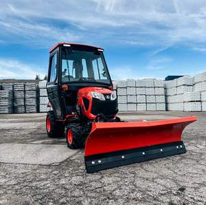 Tractores compactos Kubota con cortadora de montaje medio. - Product Image 4