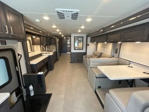 ผู้จำหน่ายรถบ้านมือสองปี 2023 ยี่ห้อ Thor Motor Coach รุ่น Palazzo Class A เครื่องยนต์ดีเซล ขนาด 37.5 ฟุต พร้อมขาย - Product Image 4