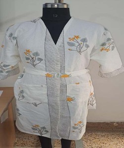 Kimono blanc fait à la main pour femmes vêtements de nuit en coton indien cristal bouton broderie décoration imprimé fleuri pour cadeau de noël - Product Image 2