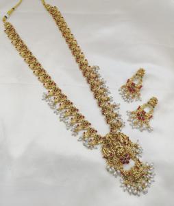 Long collier de bijoux de temple de ton or traditionnel ensemble avec des boucles d'oreilles avec des pierres pour les femmes pour les fêtes de mariage porter - Product Image 2