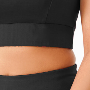 Mantenga sus entrenamientos ventosos con este Sujetador deportivo con malla que ofrece estiramiento y soporte de flujo de aire - Product Image 2