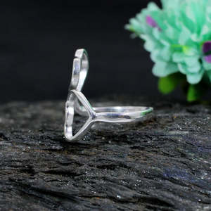 Bague Chunky Double Cœur en Argent 92,5 Santiago, Bijoux Fins, Sertissage Invisible, Plaqué Rhodium, Pierre Taillée, 2 Grammes - Product Image 4