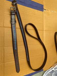 Collar de perro de cuero de patrón sólido de alta calidad con cristales de diamantes de imitación para caminar con perros - Product Image 5