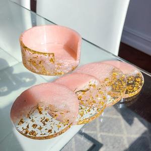 Dessous de verre de luxe exquis de résine ouvré pour les maisons sophistiquées ajoutant l'appel décoratif aux rassemblements saisonniers - Product Image 3