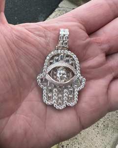 Colgante de Lujo de Plata 925 con Diseño Hip Hop de Eslabón Cubano, con Moissanita VVS1 de 12 Quilates, Estilo Bolsa de Dinero con Incrustaciones, Joyería Personalizable para Fiestas - Product Image 1