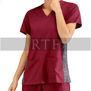 Haut de gommage médical à col en V imprimé léger et extensible pour infirmières par Raw to Fine - Product Image 4