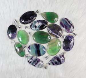 สร้อยคอจี้แบบฝังขอบสำหรับทุกเพศอัญมณีฟลูออไรต์สไตล์โบฮีเมียนแบบผสมผสานที่น่าทึ่ง - Product Image 1