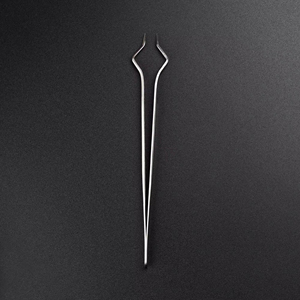 Pinzas de belleza de acero inoxidable de moda moderna con agarre fuerte para dar forma precisa a las cejas y fijar las pestañas - Product Image 1