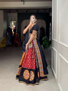 Lehenga choli ผ้าฝ้ายแท้หลากหลายชนิดใหม่พร้อมพิมพ์ลายและ gamthi ทำงาน - Product Image 2