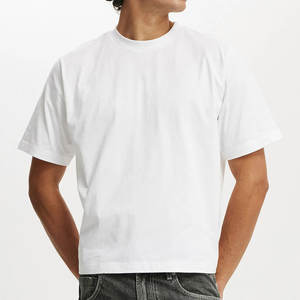 Las camisetas Outfitize International para hombre son ideales para tiendas minoristas y en línea. - Product Image 2