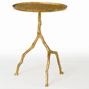 Table minimaliste en laiton conçue pour les appartements modernes, offrant des lignes élégantes et nettes qui rehaussent le design intérieur sophistiqué. - Product Image 5