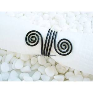 Anneau de serviette en métal fait à la main de couleur noire de haute qualité, élégant et écologique, pour la décoration de table et les cadeaux - Product Image 1