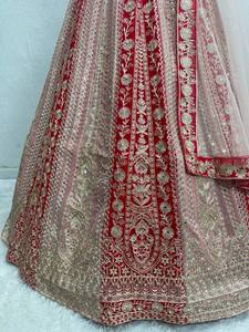 Conjunto Tradicional de Lehenga Choli Largo hasta el Suelo con Bordado Pesado y Pedrería, y Dupatta Nupcial para Fiestas y Ocasiones Especiales, de Secado Rápido - Product Image 3
