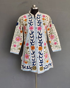 Chaqueta Suzani para mujer, chaqueta bordada de algodón indio, abrigo bordado hecho a mano, bata de kimono Suzani, bohemio acolchado de algodón - Product Image 4