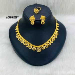 Ensemble de collier chaîne de pull de luxe en tungstène plaqué or africain sur mesure avec des détails faits à la main et un design vibrant - Product Image 3