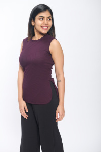 Haut sans manches solide pour femmes raffinées Col rond Fente latérale Spandex Tricots décontractés Idéal pour la superposition ou le style solo - Product Image 2