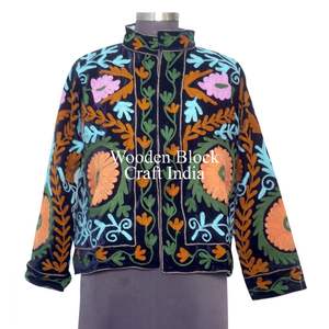 Vêtement d'hiver pour femmes en gros, court, de style folklorique, en velours, avec broderie florale Suzani, col montant, doublure en coton écologique - Product Image 3