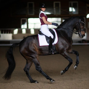 Almohadilla de sillín inglesa más vendida Diseño acolchado transpirable Forro suave Soporte duradero y cómodo para almohadillas de sillín de caballos - Product Image 6