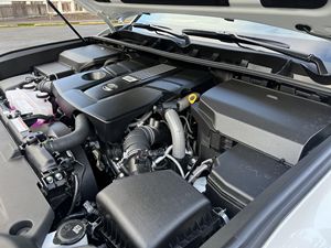 Lexus LX 600 Premium ปี 2022 สภาพดี ใช้งานน้อย 60 ไมล์ พร้อมแพ็คเกจตกแต่งภายนอกและภายใน 7 ที่นั่ง - Product Image 6