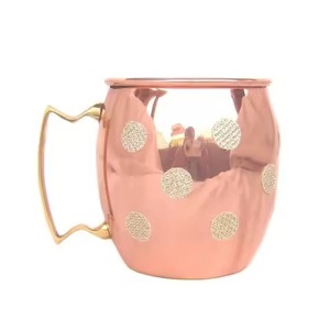 Taza de cobre hecha a mano con textura radiante que aporta sofisticación y brillo cálido a cualquier mesa - Product Image 2