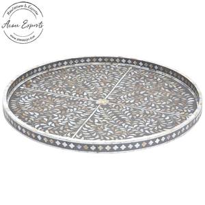 Elegante bandeja redonda de madera para servir, Plato decorativo duradero con diseño en blanco y negro para comedor y decoración del hogar - Product Image 3