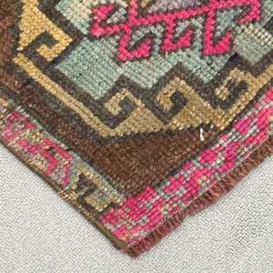 Vintage Small Rug 1.4x2.8 ft, <b>Brown</b> Pink Bordered Rug <b>Wool</b> - Product Image 4