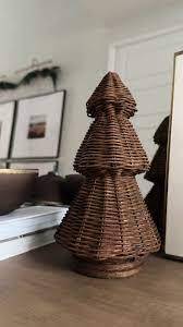 Arbre de Noël en rotin artisanal du Vietnam Décoration de vacances faite à la main de style rustique naturel - Product Image 2