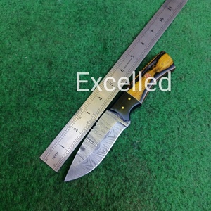 Couteau de chasse en acier Damas de haute qualité fait à la main personnalisé avec manche en bois Pakka et résine avec étui en cuir - Product Image 5