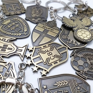 Porte-clés avec badge <span class=keywords><strong>de</strong></span> club <span class=keywords><strong>de</strong></span> football <span class=keywords><strong>de</strong></span> Barcelone, <span class=keywords><strong>Lyon</strong></span>, Espagne, Mexique, AC Milan, Bayern Munich, en métal antique, pendentif d'équipe, souvenir pour les fans, <span class=keywords><strong>cadeau</strong></span> - Product Image 4
