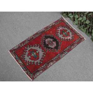 พรมตุรกีขนาด 1.5x3.1 ฟุต พรมวินเทจ พรมสีแดงล้วน ทำจากขนสัตว์ - Product Image 2