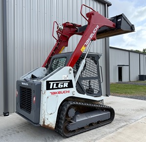 Entrega rápida disponible en alta calidad usada Takeuchi TL6R 4wd Farm Tractor Excelente estado Máquina diseñada - Product Image 6