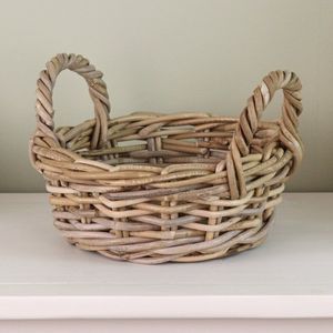 Hermosa cesta de ratán con acabado natural hecho a mano, ideal para casa de campo rústica Boho o interiores costeros - Product Image 4