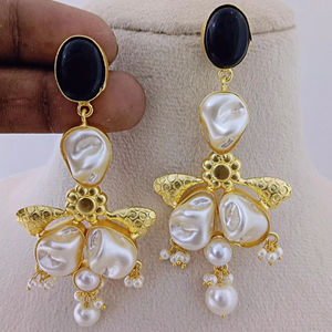 Celeste Bloom Danglers Pendientes Set Diseño ingenioso Texturas naturales Latón pesado Elegante Diseño personalizable Negro Étnico - Product Image 1