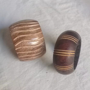 Anillo para Servilletas de Boda Tallado a Mano en Madera de Mango, Personalizable, Ecológico y Duradero, Diseño Clásico - Product Image 1