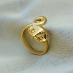 Venta al por mayor personalizado 18K chapado en oro divertido ardilla animal anillo inicial grabado corte diamante forma joyería en latón para fiestas - Product Image 5