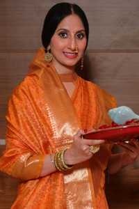 Badu — saree en soie et lin, nouveaux tissus doux, avec Zari tissés, buti tout autour et riche palari avec zari, chemisier tissé, sa indienne - Product Image 3