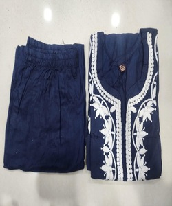 Tissu en coton à l'aspect indien pakistanais Kurti Pent Set Blue Color Fabrication de prêt-à-porter pour femmes indiennes - Product Image 2