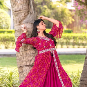 Broderie lourde pour femmes indiennes avec travail de fil pur Bhandhej Choli avec haussement d'épaules attaché et Chinon Lehenga - Product Image 3