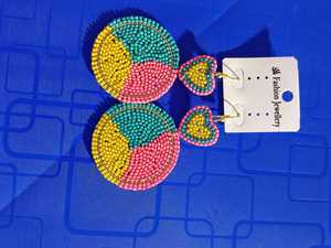 Boucles d'oreilles rondes en perles de verre multicolores sur mesure, idéales pour les magasins de bijoux et d'accessoires de mode à revendre - Product Image 5