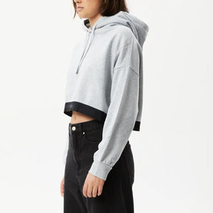 Sweat à capuche pour femmes à la mode tricoté extérieur haut court avec impression personnalisée hiver col à capuche en gros - Product Image 2