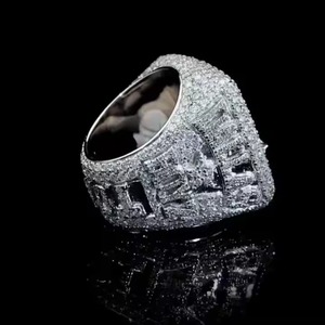 Anillo de diamantes cultivados en laboratorio de oro blanco de lujo Diseño de hip hop del proveedor indio para ocasiones de fiestas de bodas y festivales - Product Image 2
