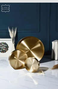 Plateau en cuivre à plat profond avec design uni fait à la main pour servir des plats à la maison et aux restaurants - Product Image 6