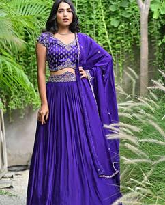 El último diseñador Pure Chinon Thread Sequence Work Lehenga Choli por FabZone - Product Image 5