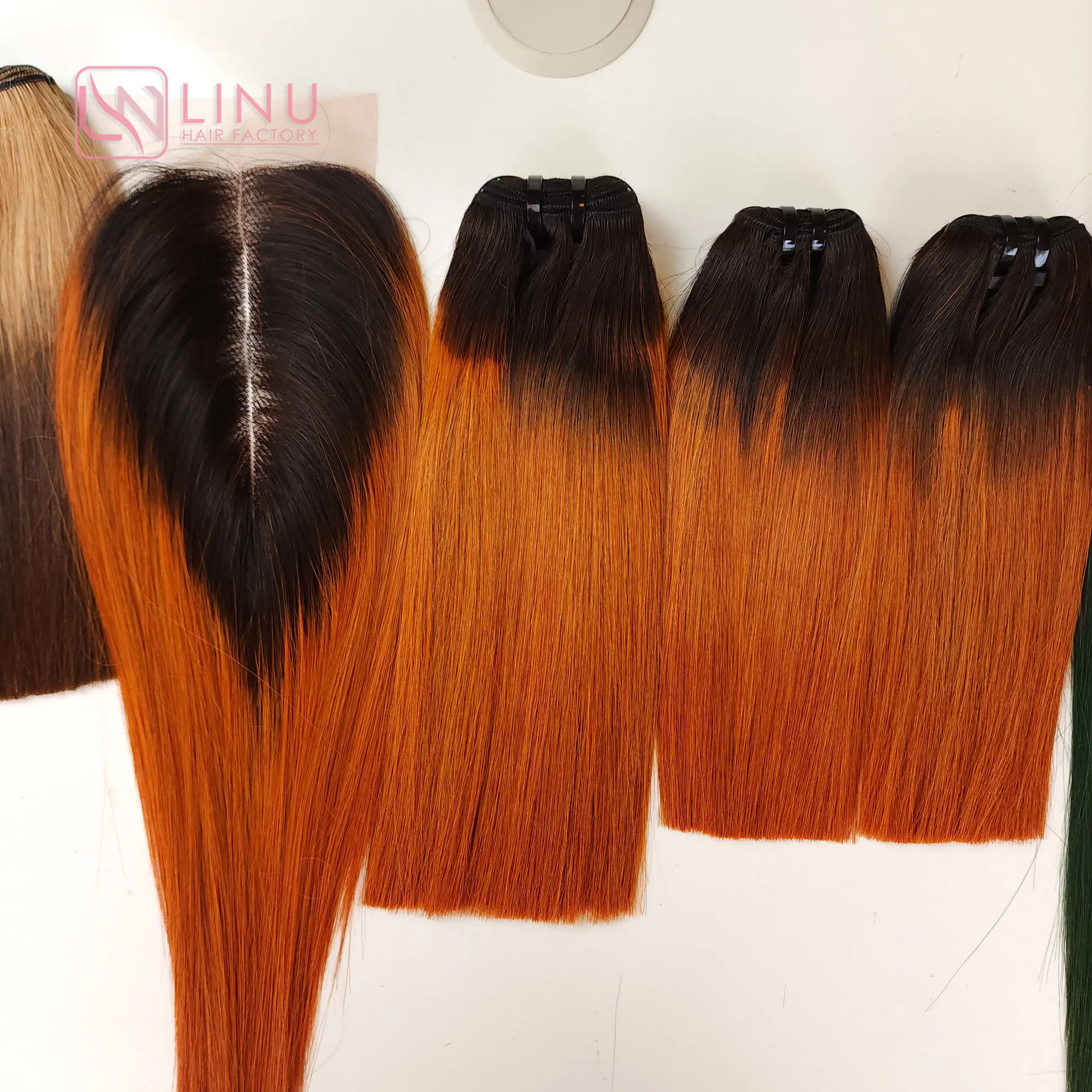 El cabello crudo vietnamita más popular, cabello degradado sin pegamento, mezcla de naranja quemado, mechones de cabello de Color negro teñidos, tan suave y suave