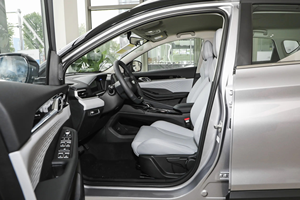 Mini SUV Compacto 2025-2026, 5 Puertas, 5 Plazas, Vehículo de Gasolina, Motor Turbo, Diseño Moderno, Interior Oscuro, Alemán, R16/R17/R18, Volante a la Izquierda - Product Image 4