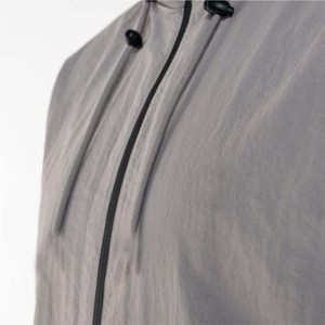 Chaqueta Windrunner versátil para hombre con tiras reflectantes y múltiples bolsillos para aventuras al aire libre - Product Image 5