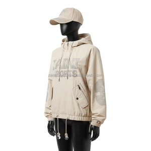 Chaqueta Cortavientos de Poliéster de 140 GSM para Mujer, Diseño de Manga Raglán Beige con Logotipo Personalizado con Pedrería, Chaqueta Decorada para Mujer - Product Image 4